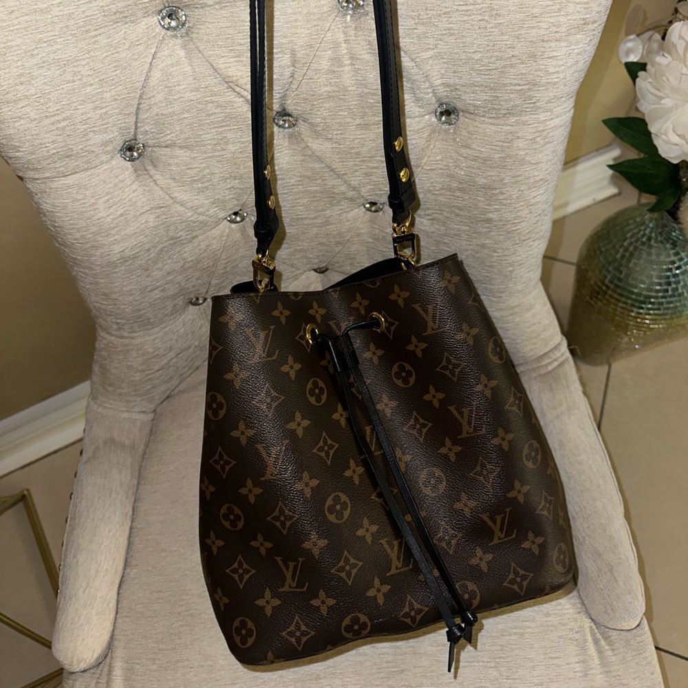 LOUIS VUITTON NEONEO BAG